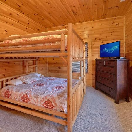 Misty Mountain Lodge Holiday Home Гетлинбург Екстериор снимка